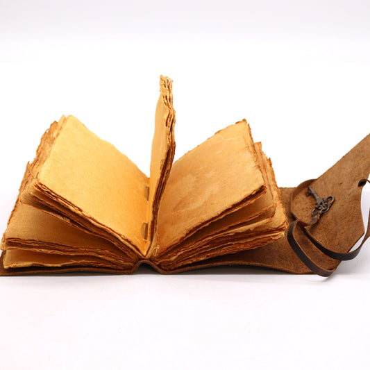 Oiled Leather Journal with Key - 200 Deckle-Edged Pages, 13×18cm